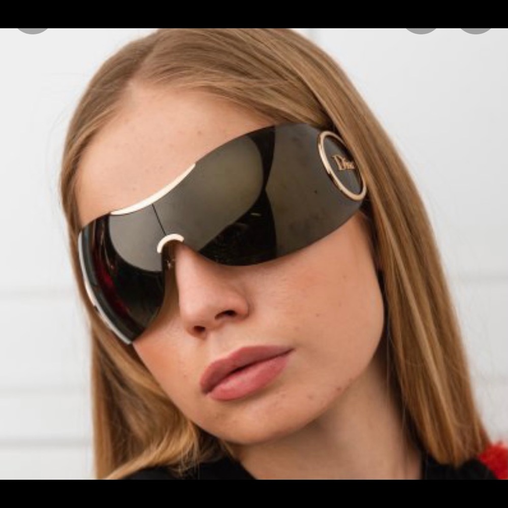 Exclusive Dior sunnies - Picture 8 of 9